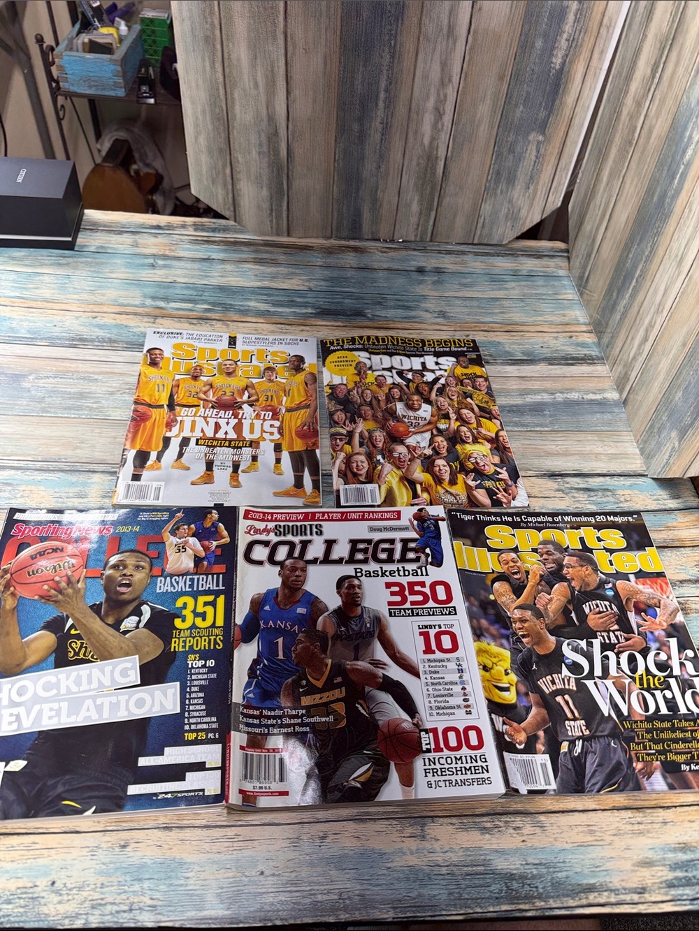 ⭐️Wichita State Shockers 2013-14 Undefeated Season Magazine Lot - 5 Collectibles